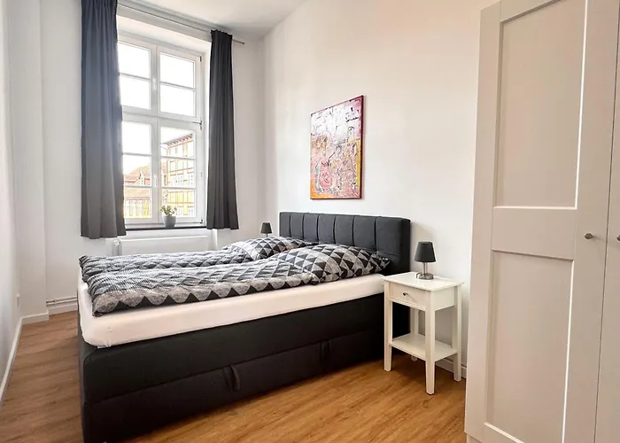 Schicke Inmitten Der Altstadt * Schwerin (Mecklenburg-Vorpommern)